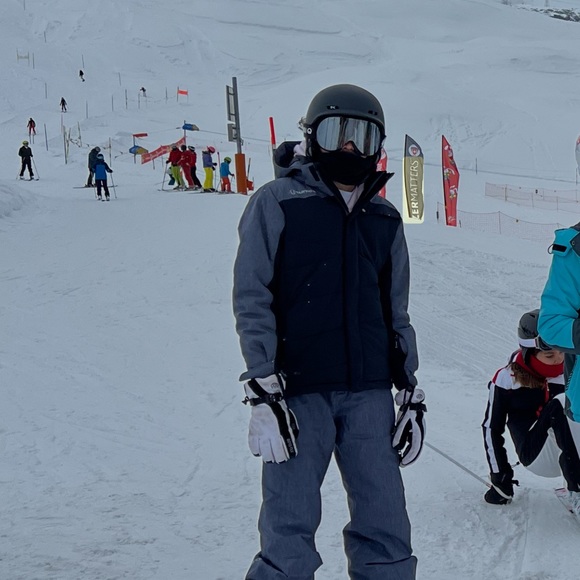 Ski/Snowboarding jacket size 14 Boys . Practically new. Only worn few times. - Picture 1 of 4